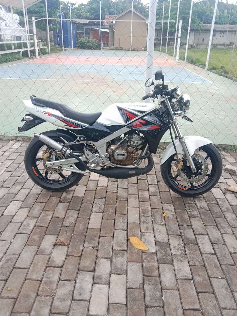 NINJA R