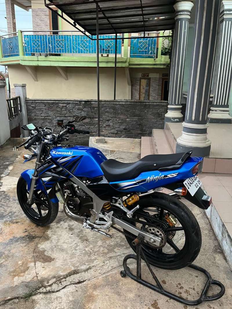 NINJA R