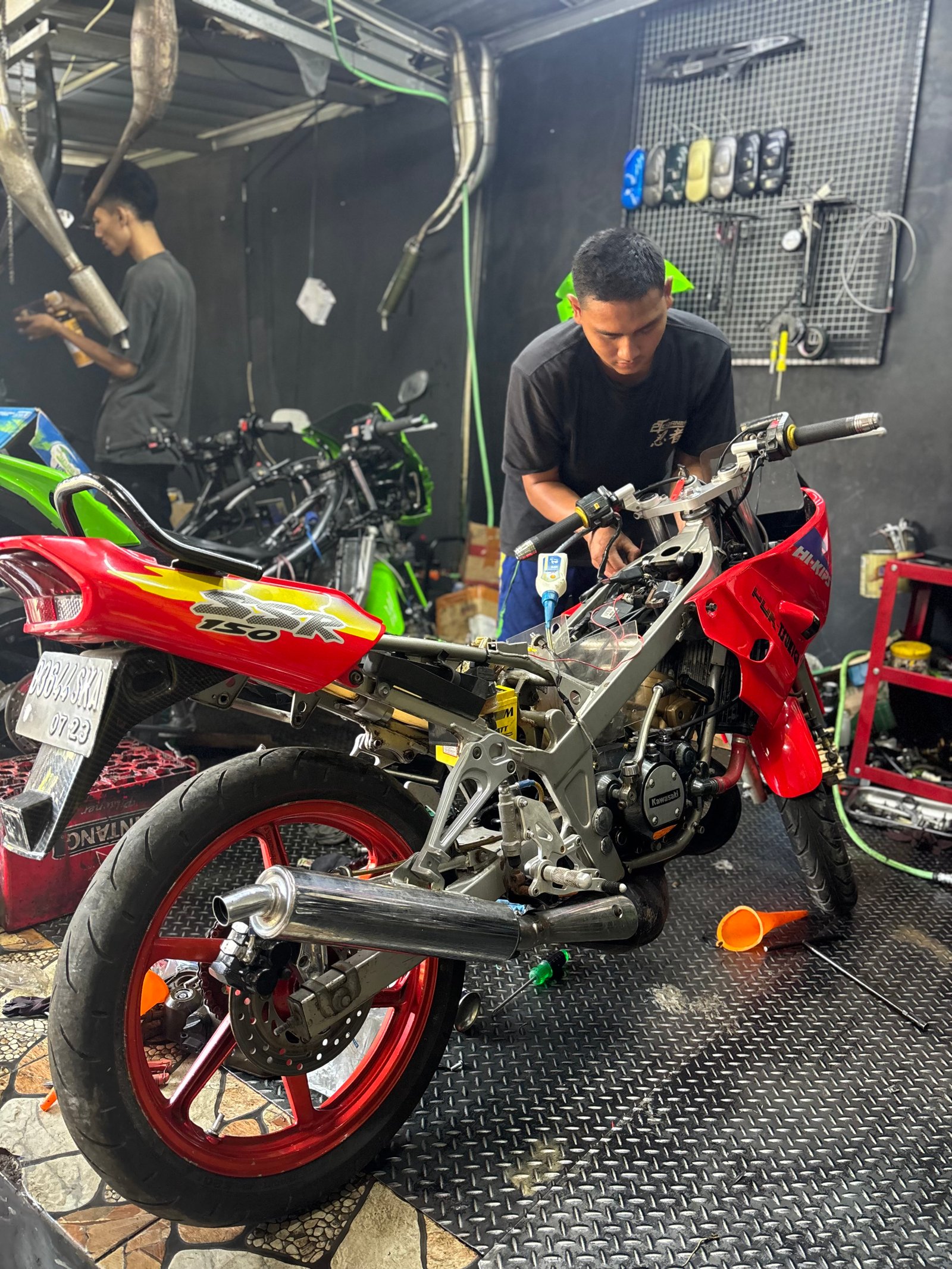SERVIS LENGKAP